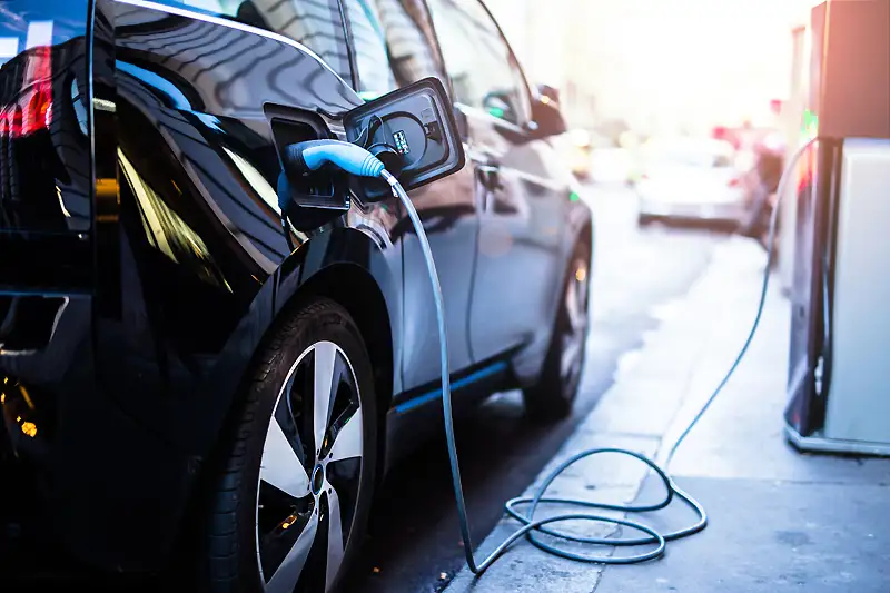 Electric vehicle charging at the road side